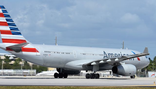 Airbus A330-300 (N288AY)