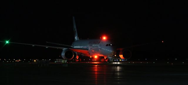 Boeing 787-9 Dreamliner (C-FNOG) - Air Canada Boeing 787-9 Dreamliner C-FNOG getting a tow to the hanger at YVR