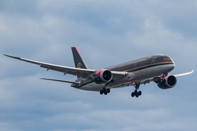 Boeing 787-8 — - This Royal Air Maroc Dreamliner approaches runway 4R with storms looming overhead.