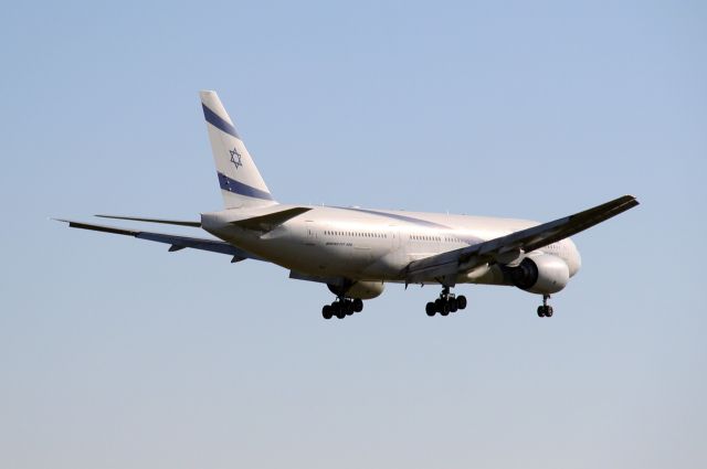 Boeing 777-200 (4X-ECB)