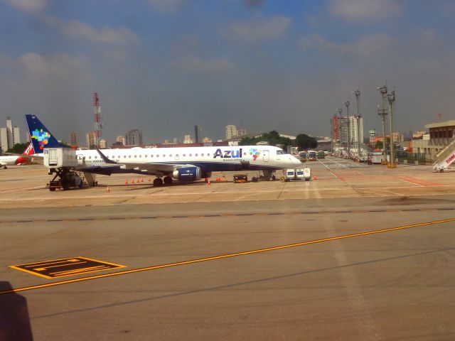 Embraer ERJ-190 (PR-AXD)