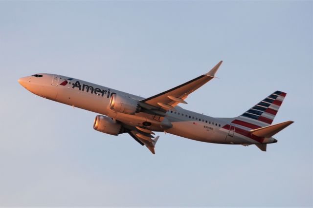 Boeing 737 MAX 8 (N314RH) - Taking off from MIA on the evening of the 26th of October, 2018.