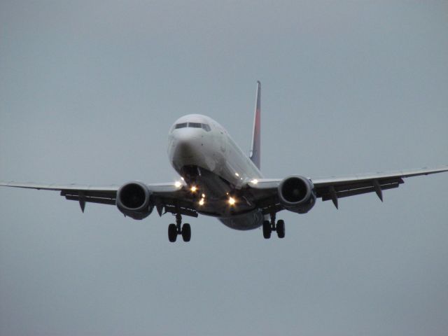 Boeing 737-800 (N383DN)