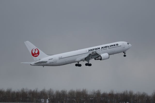 BOEING 767-300 (JA8397) - 18 February 2016:HKD-HND.