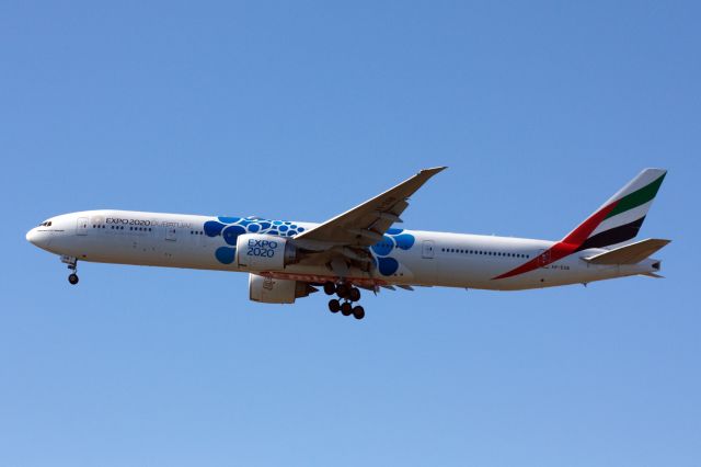 BOEING 777-300ER (A6-EGB)