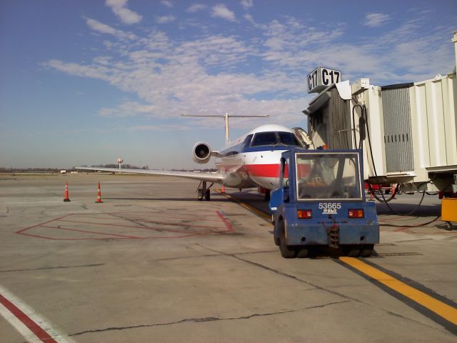 Embraer ERJ-145 (N638AE) - getting ready to depart to dfw.....gotta love that pushback haha