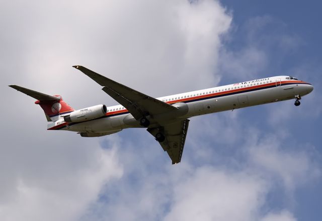 McDonnell Douglas MD-80 (I-SMEV)
