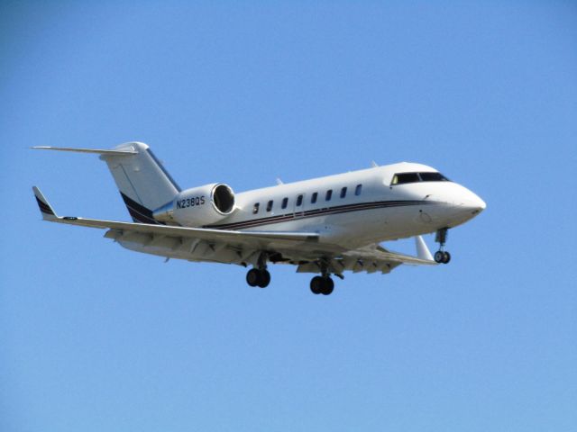 Canadair Challenger (N238QS) - Landing RWY 20R