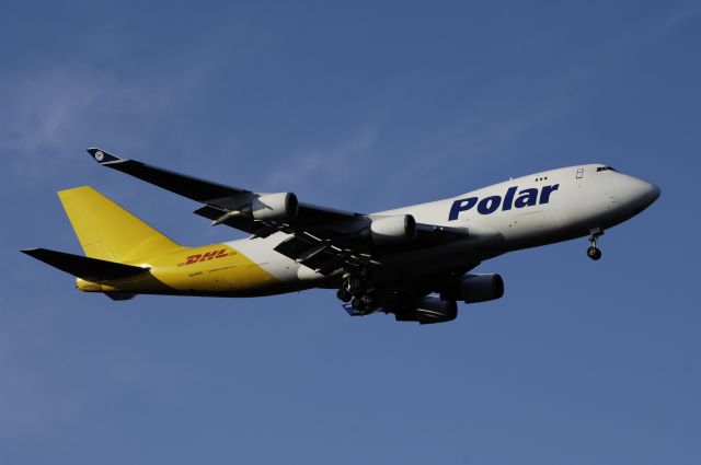 Boeing 747-400 (N416MC) - Final Approach to Narita Intl Airport Rnw34L on 2012/10/13 "DHL c/s"