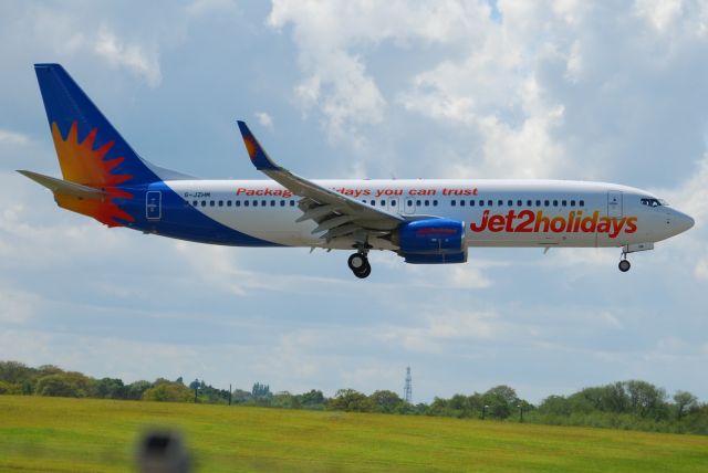 Boeing 737-800 (G-JZHM)