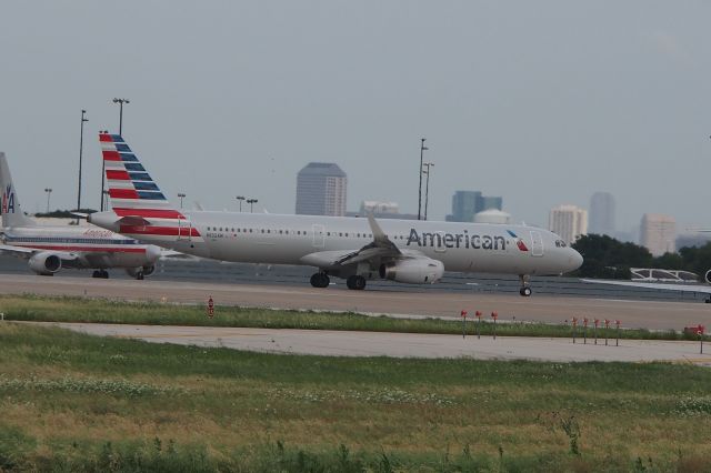 Airbus A321 (N132AN)