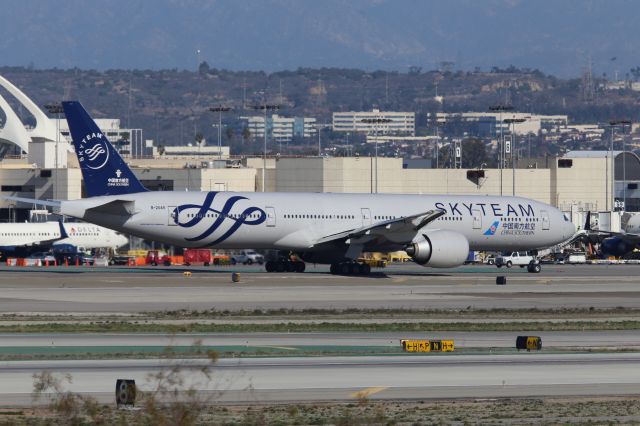 BOEING 777-300ER (B-2049)