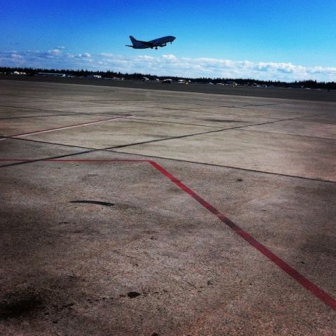 Boeing 737-700 —