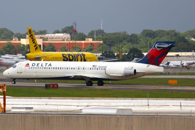 Boeing 717-200 (N608AT) - A Boeing 717-200 manufactured in 2000 holds short of runway 8R.