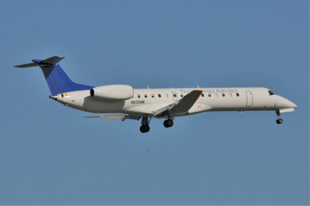 Embraer ERJ-145 (N835HK)