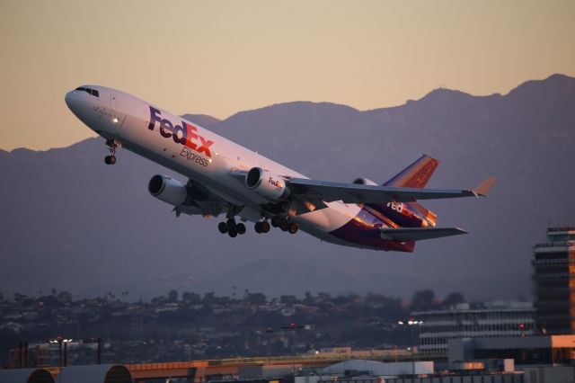 Boeing MD-11 (N588FE)