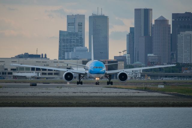 Boeing 777-200 (PH-BQE)