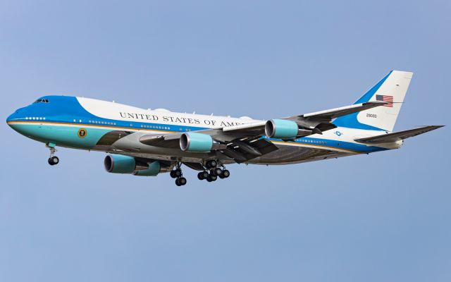Boeing 747-200 (92-9000)