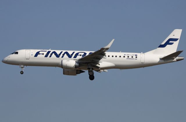 Embraer ERJ-190 (OH-LKP)