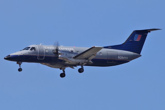 Embraer EMB-120 Brasilia (N284YV) - Landing.