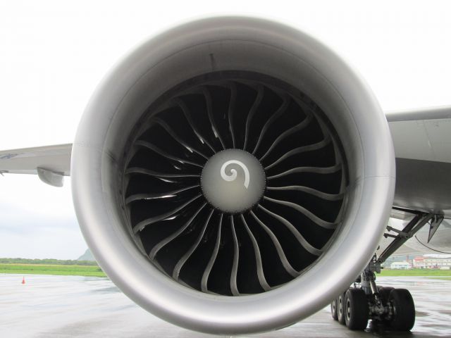 BOEING 777-300 (F-GSQR)
