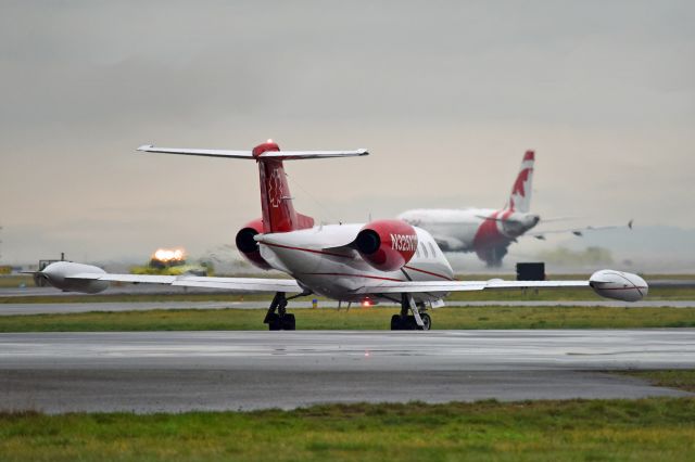 Learjet 35 (N325NW)