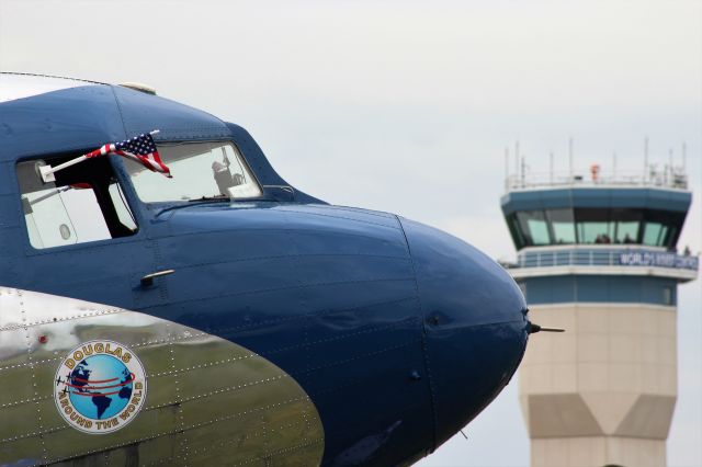 Douglas DC-3 (HB-IRJ) - Nose & Tower in background