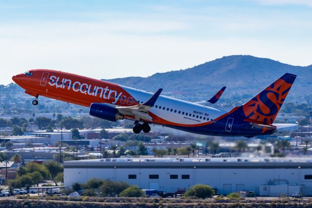 Boeing 737-800 (N841SY) - Sun Country 737-800 taking off from PHX on 11/5/22. Taken with a Canon 850D and Tamron 70-200 G2 lens.