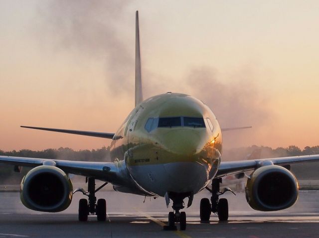 Boeing 737-800 (D-AHFT)