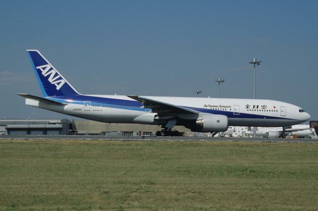 Boeing 777-200 (JA8969) - Taxing at Tokyo-Haneda Intl Airport on 1997/10/12