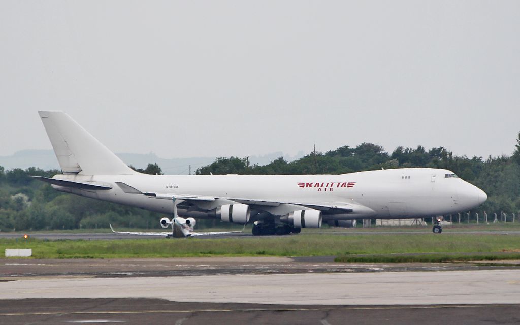 Boeing 747-400 (N701CK) - kalitta air b747-4b5f n701ck landing at shannon 27/5/18.