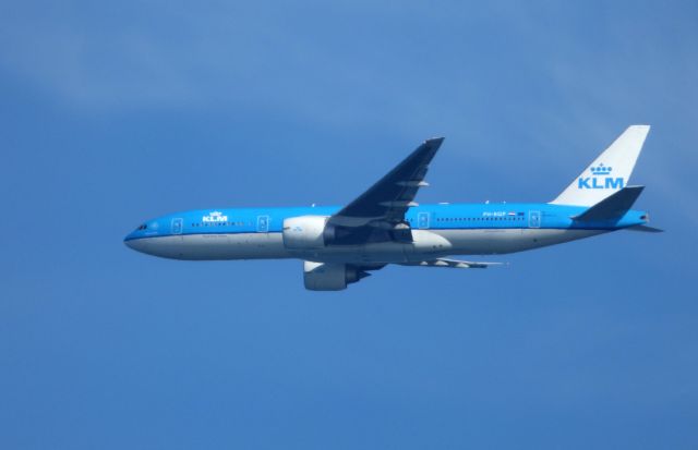 Boeing 777-200 (PH-BQP) - Shown here is a KLM Airline Boeing 777 a few minutes until it lands in the Autumn of 2017.