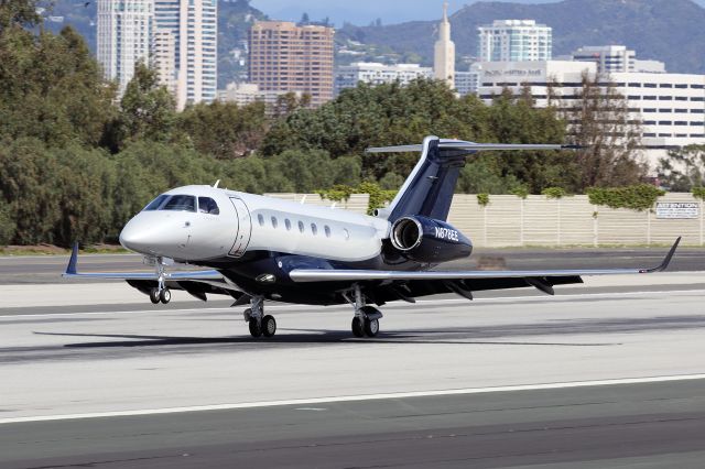 Embraer Legacy 550 (N878EE) - Touching down at Santa Monica airport.