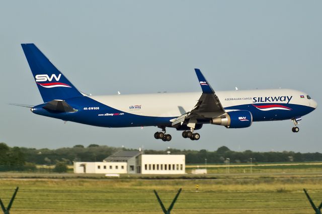 BOEING 767-300 (4K-SW808)