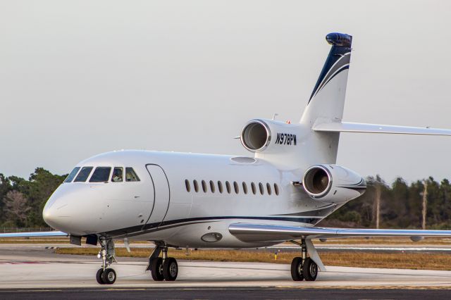 Dassault Falcon 900 (N978PW) - VERO BEACH REGULAR TAXING BACK TO THE FBO 