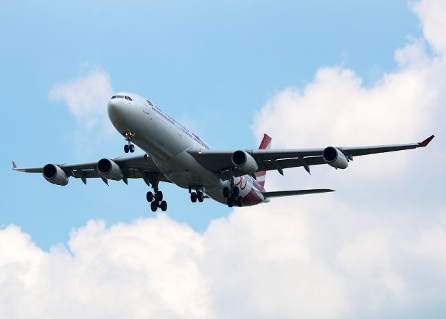 Airbus A340-300 (3B-NBJ)