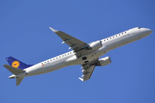 Embraer ERJ-190 (D-AEBH)