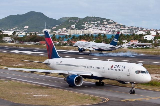 Boeing 757-200 (N684DA)