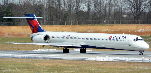 McDonnell Douglas MD-90 (N961DN) - Overlook. Ready for Takeoff on runway 18C.