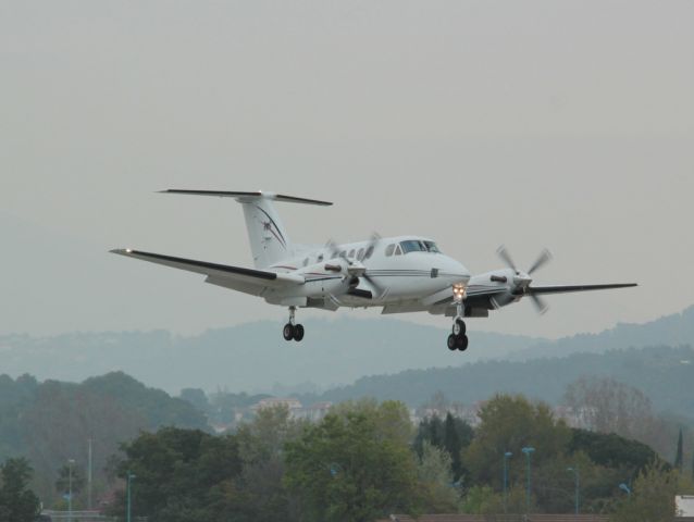 Beechcraft Super King Air 300 (N92WC)