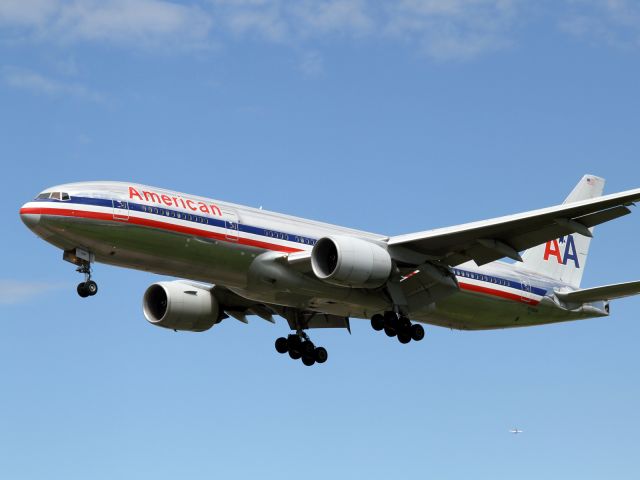 Boeing 777-200 (N756AM)