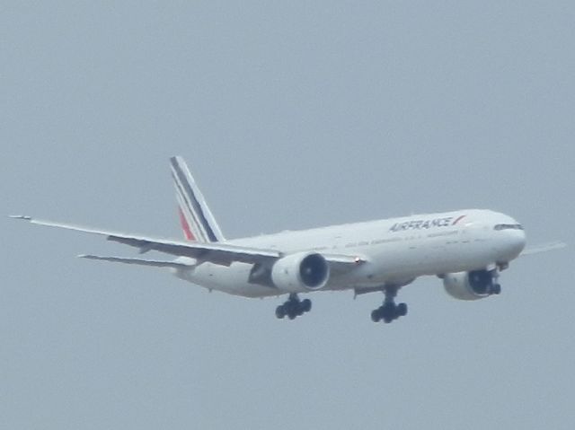 BOEING 777-300ER (F-GZNJ)