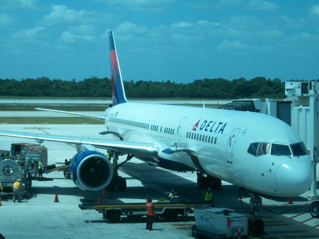 Boeing 757-200 (N633DL) - DAL flight 536 to Atlanta and back to DTW