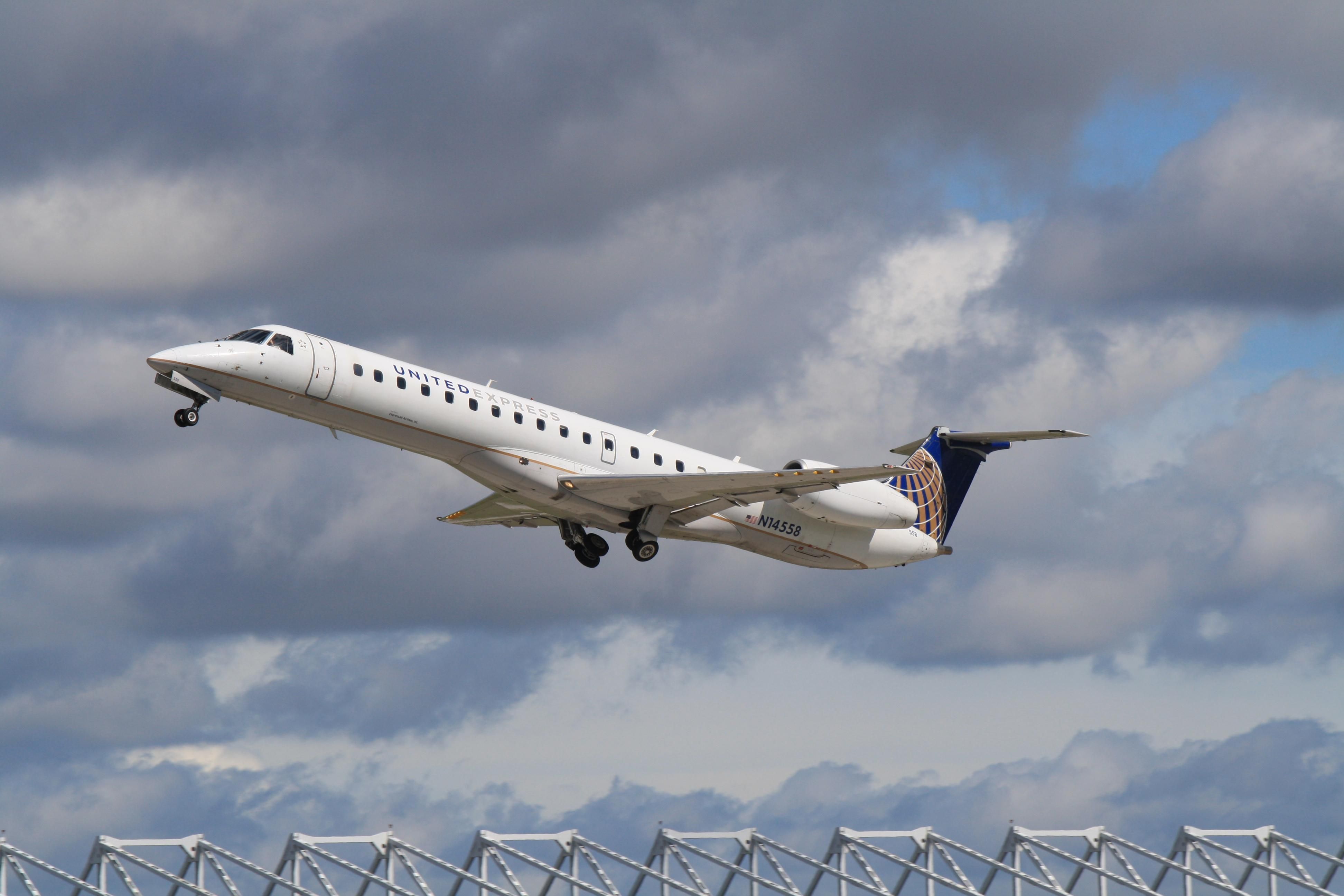 Embraer ERJ-135 (N14558)