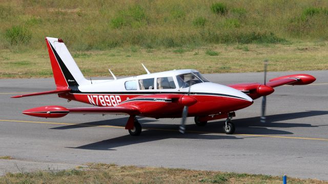 Piper PA-30 Twin Comanche (N7898P)