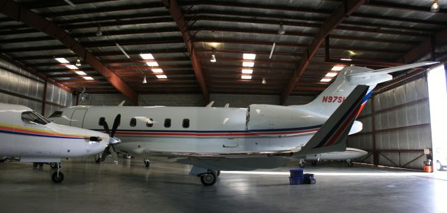 Bombardier Challenger 300 (N97SH)