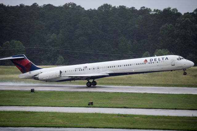 McDonnell Douglas MD-88 (N974DL)