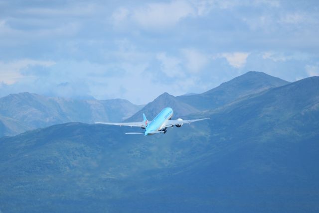 BOEING 747-8 (HL8087)