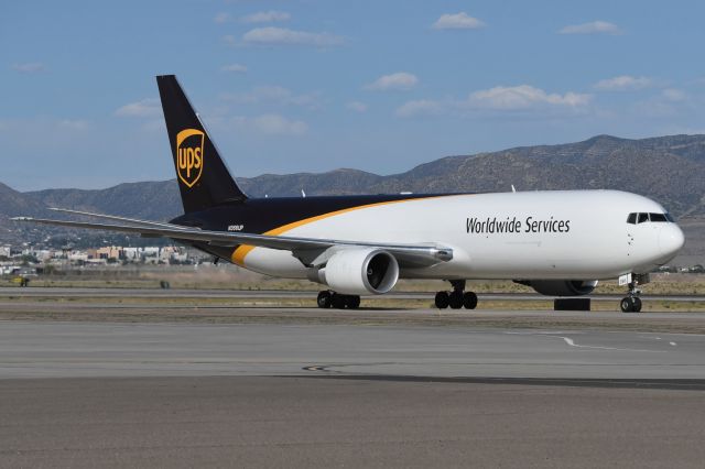 BOEING 767-300 (N366UP)