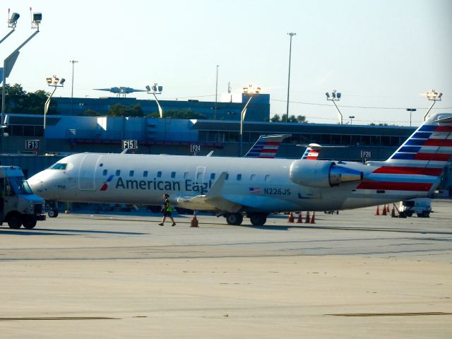 Canadair Regional Jet CRJ-200 (N226JS)
